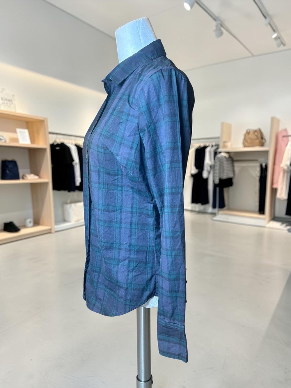 J.Crew Slim Fit Plaid Shirt Size 4
Organic‎ Cotton Button Down Stretch - Picture 4 of 11